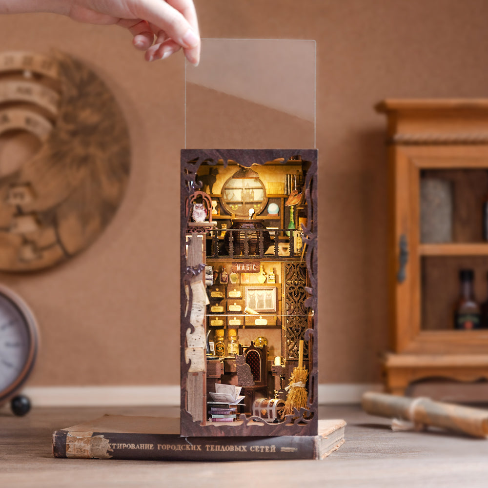 Magic pharmacist Book Nook Kit official product view 5