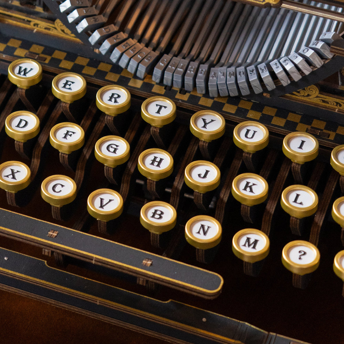 ROKR typewriter QWERTY key detail