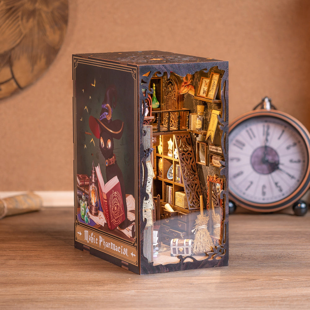 Magic pharmacist Book Nook Kit official product view 3