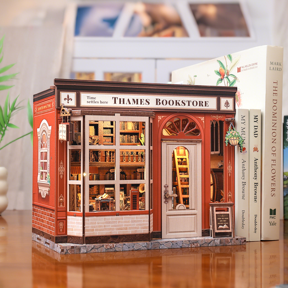 Thames Bookstore Miniature Kit official product view 5