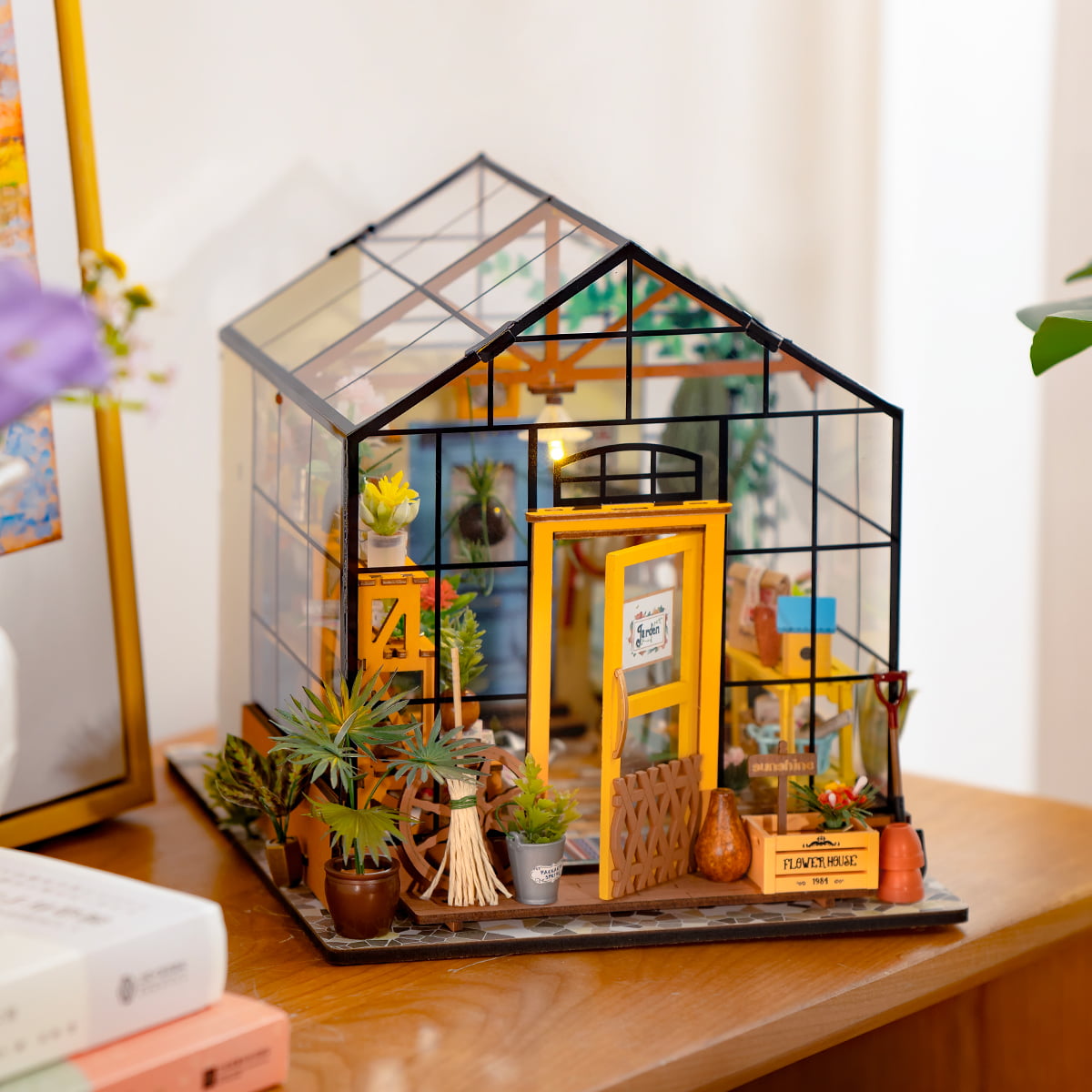Cathy's Flower House Miniature Kit official detail view 3