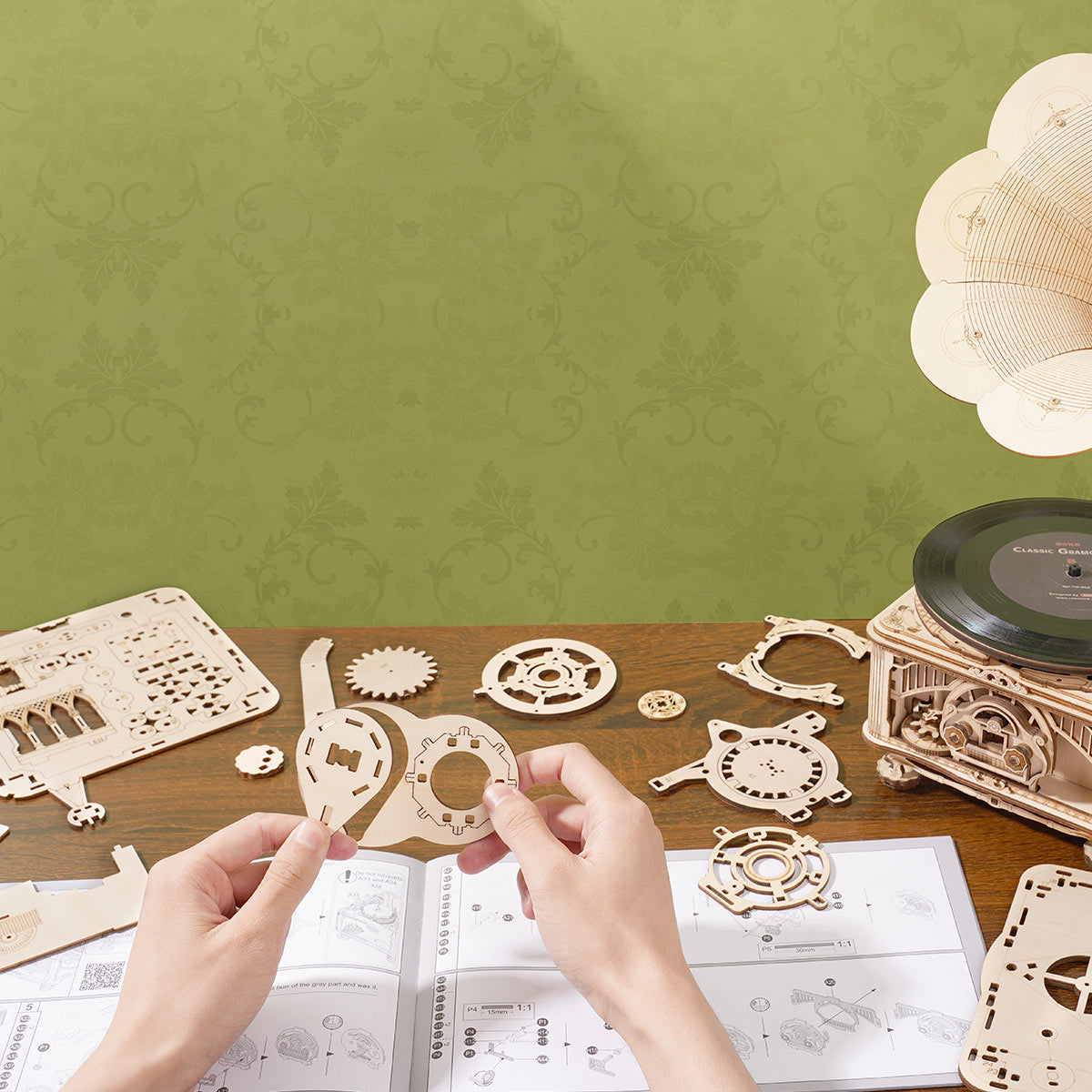 ROKR Classic Gramophone Electric Model Kit official detail view 2