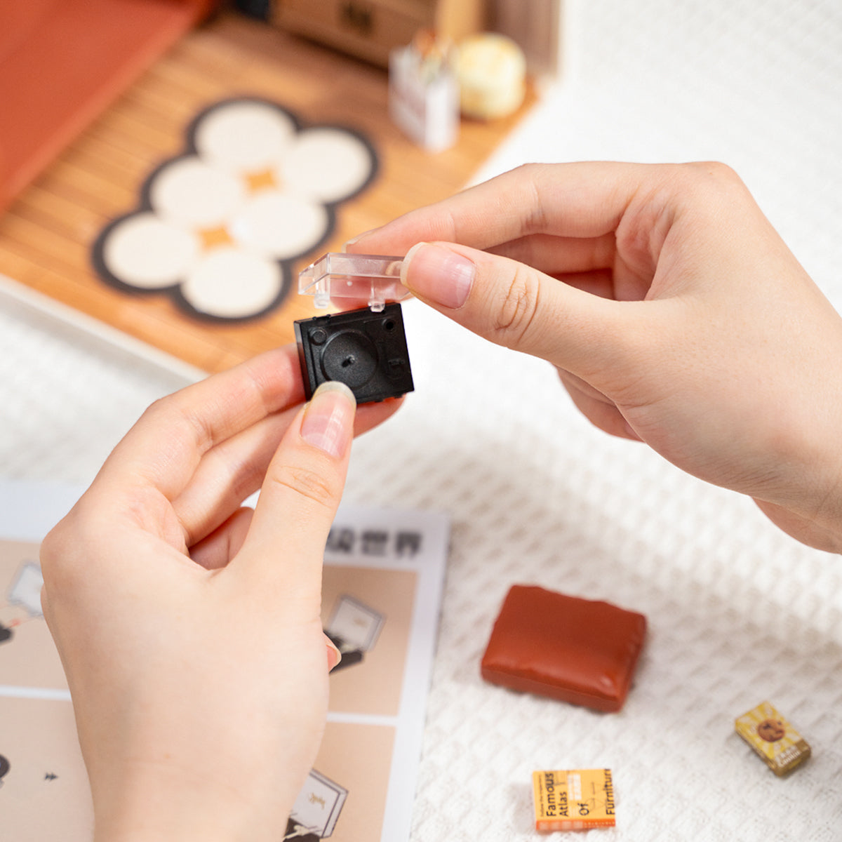 Cozy Living Lounge Miniature Kit official product view 5
