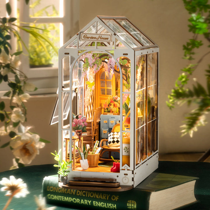 Holiday Garden House Book Nook Kit official detail view 2