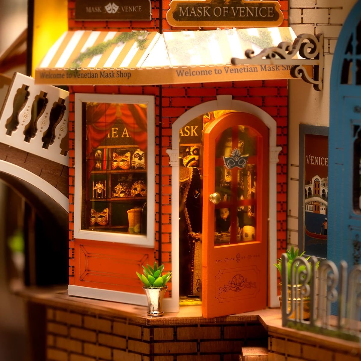 Romantic Venice Book Nook Kit official detail view 5
