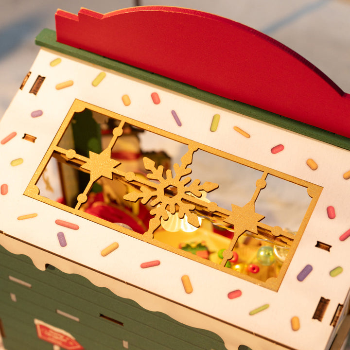 Christmas Candy Stand Miniature Kit official detail view 3