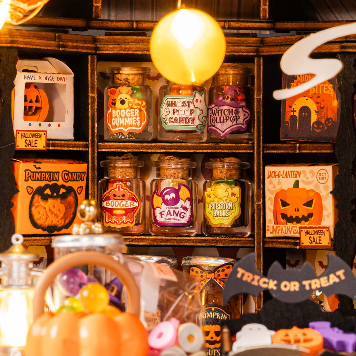 Haunted Candy House Miniature Kit official detail view 5