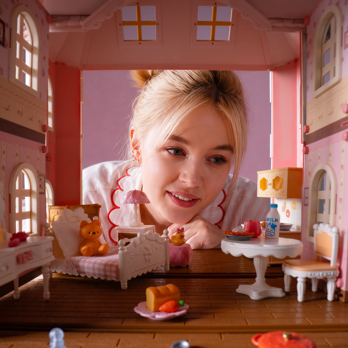 Fairy Rose Cottage Dollhouse Kit official detail view 7