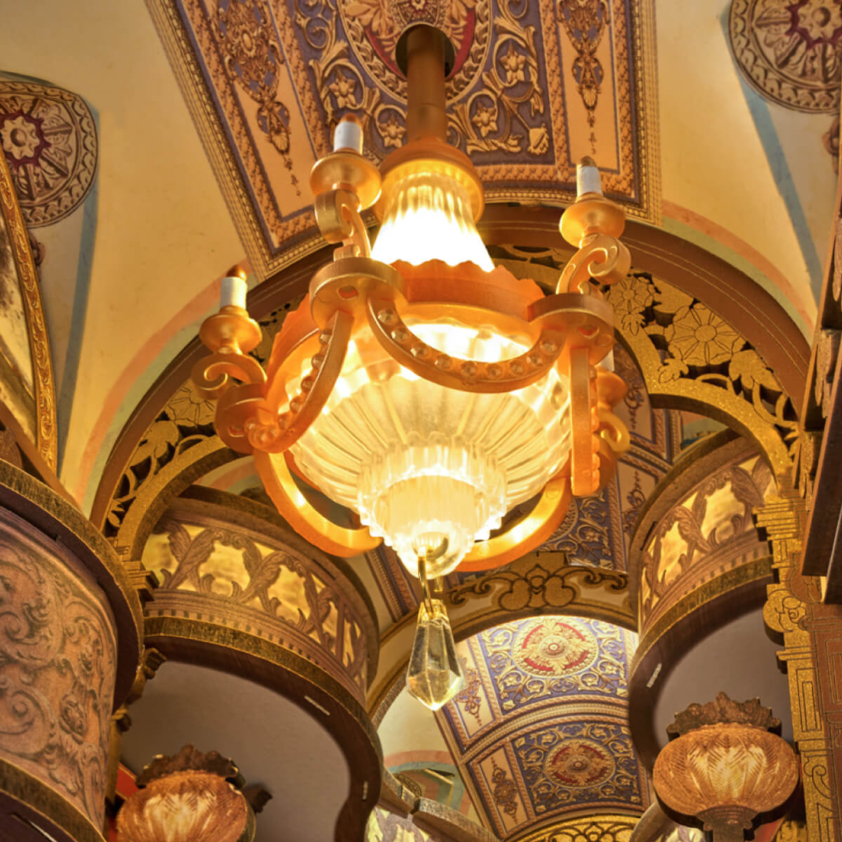 Library of Wonders Book Nook Kit official detail view 5