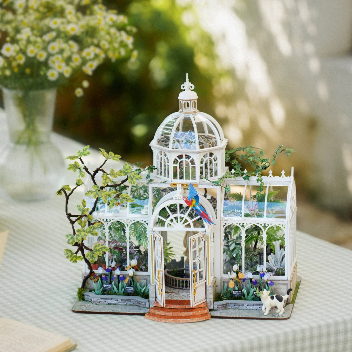 Oxygen Oasis Miniature House Kit official detail view 2