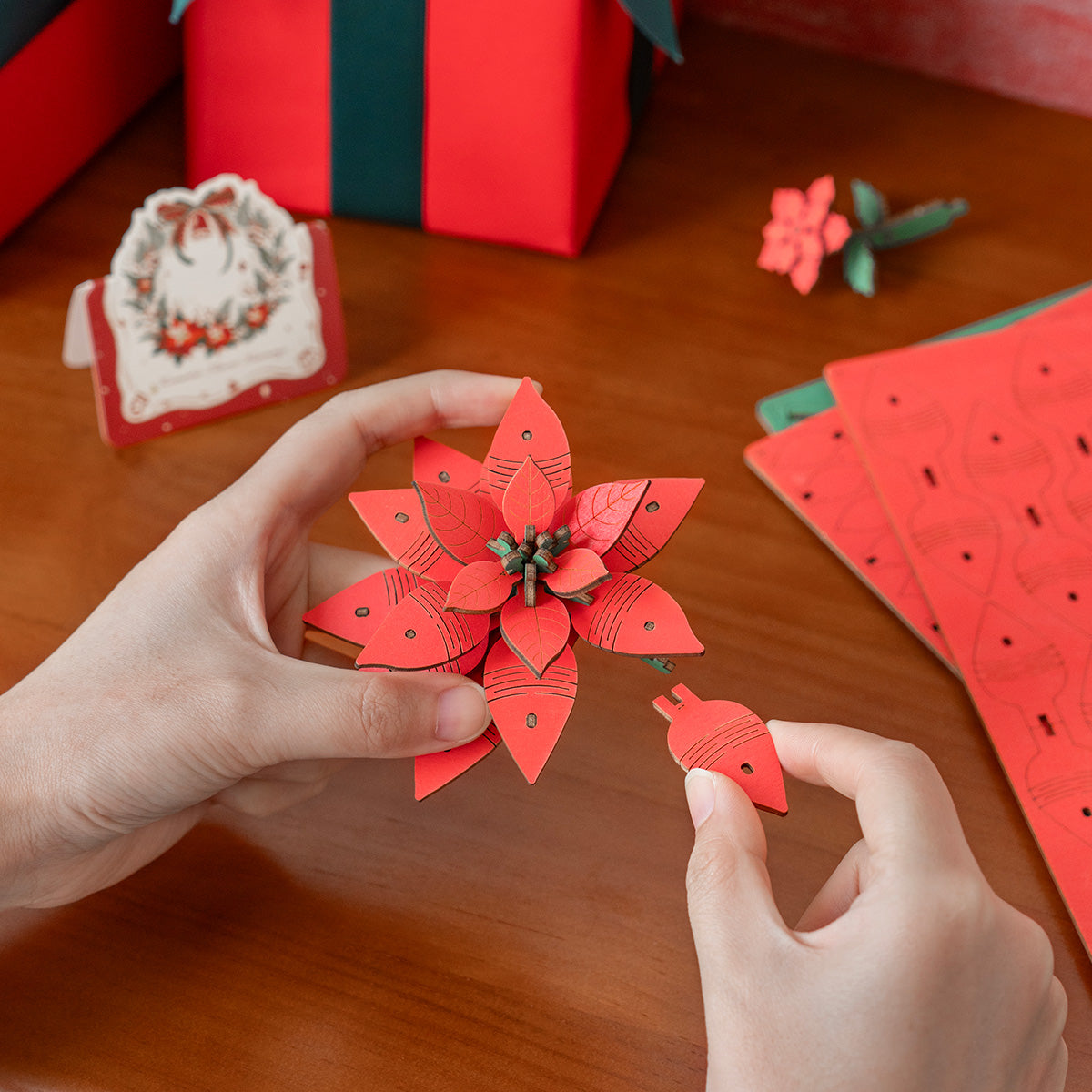 Rowood Poinsettia Flower Kit official detail view 5