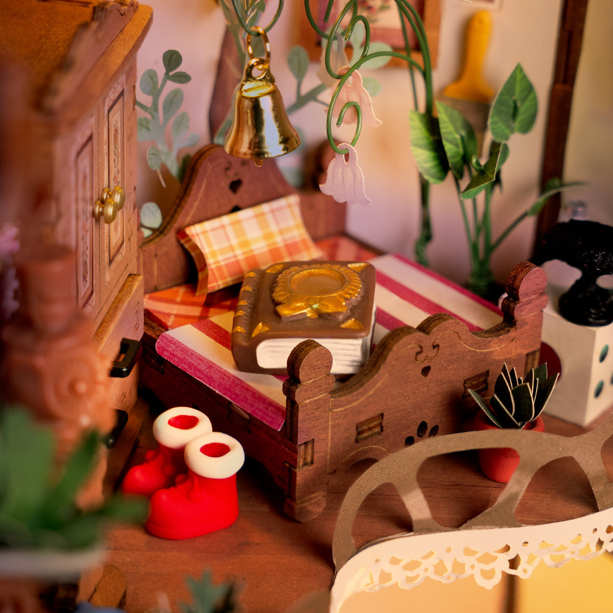 Fairytale Tree House Miniature Kit official detail view 3