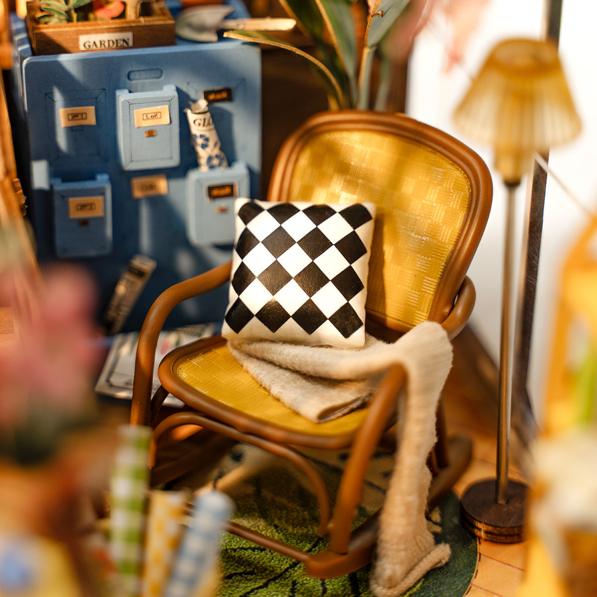 Holiday Garden House Book Nook Kit official detail view 7
