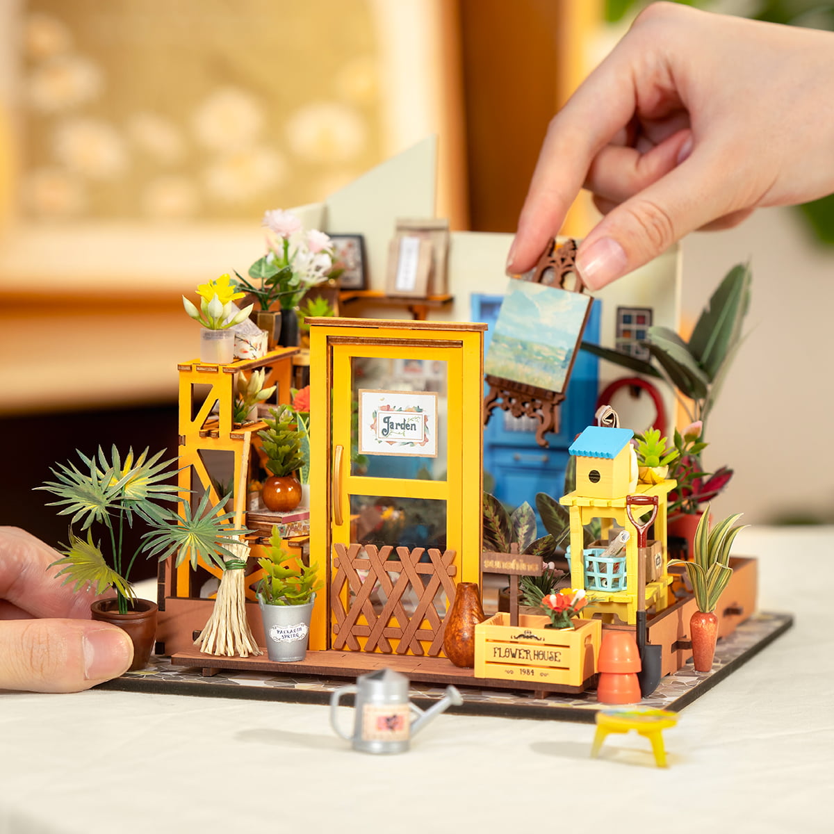 Cathy's Flower House Miniature Kit official detail view 4