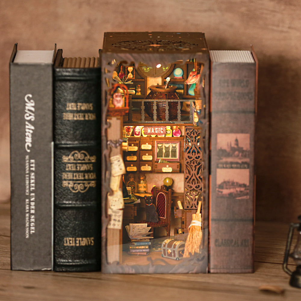 Magic pharmacist Book Nook Kit official product view 4