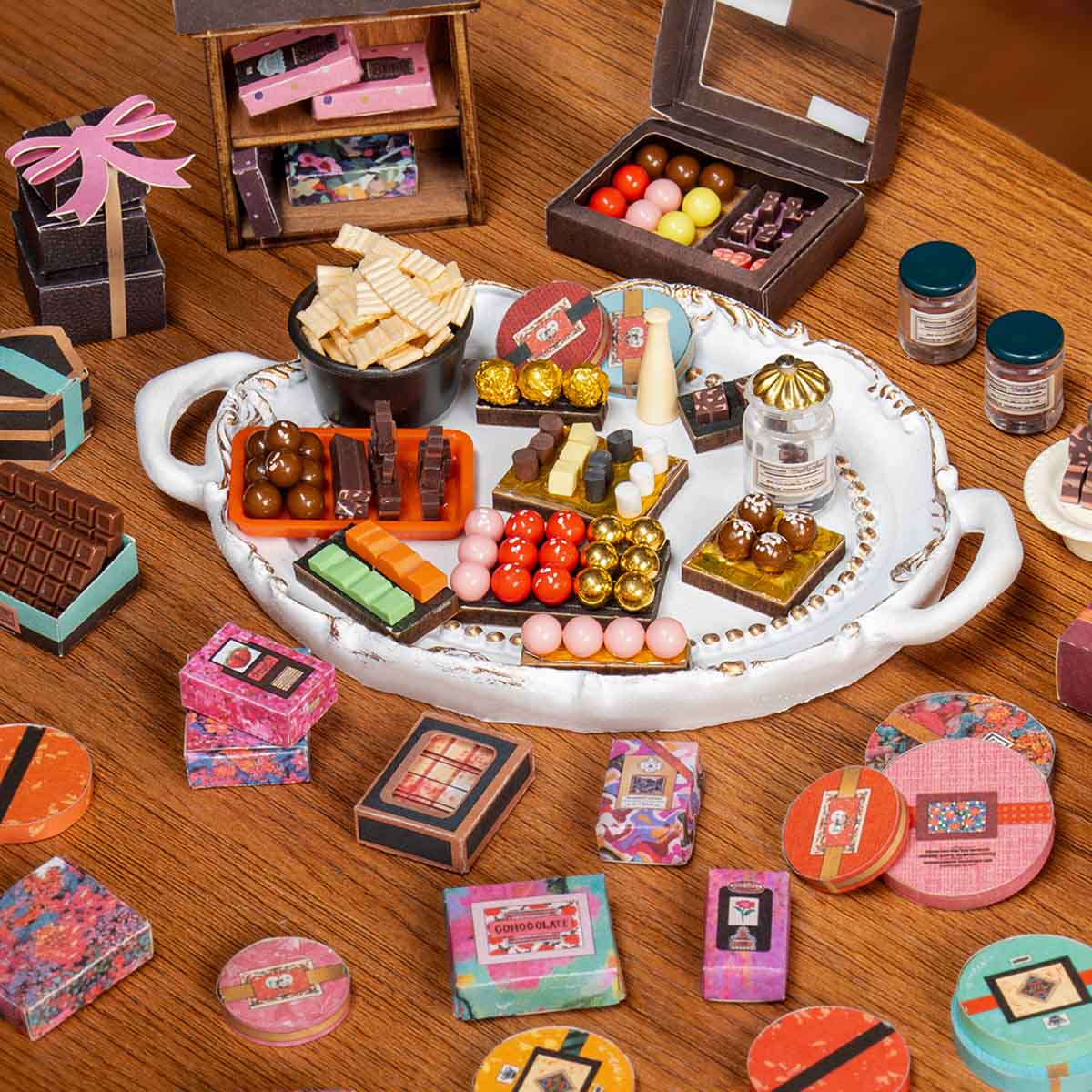 Henry's Chocolate Miniature House Kit official detail view 5