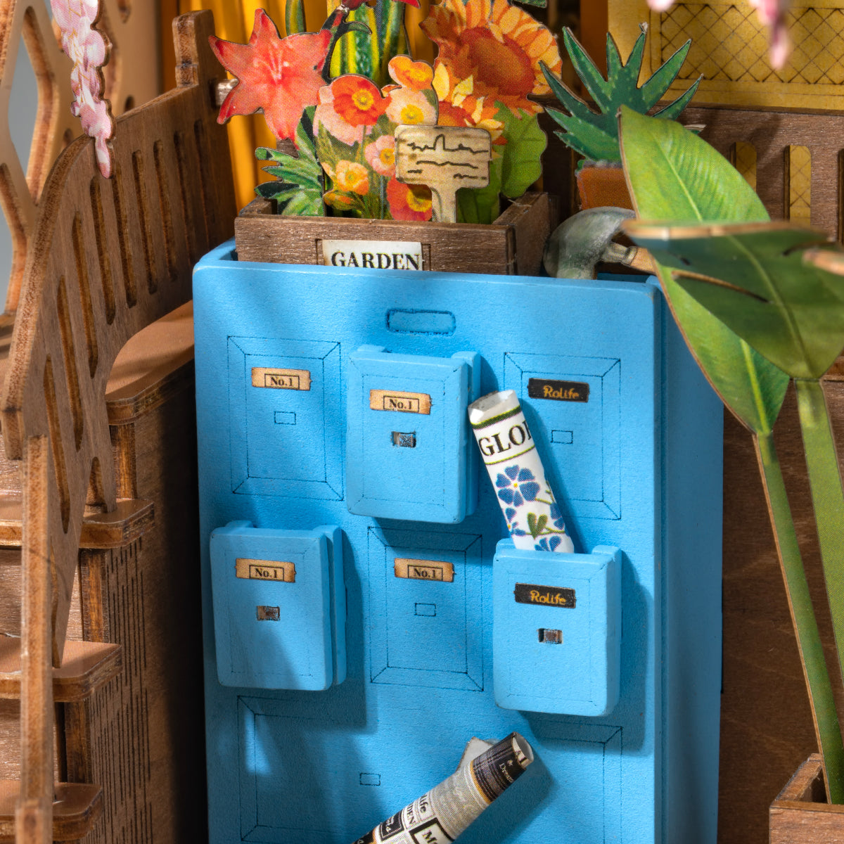 Holiday Garden House Book Nook Kit official detail view 8