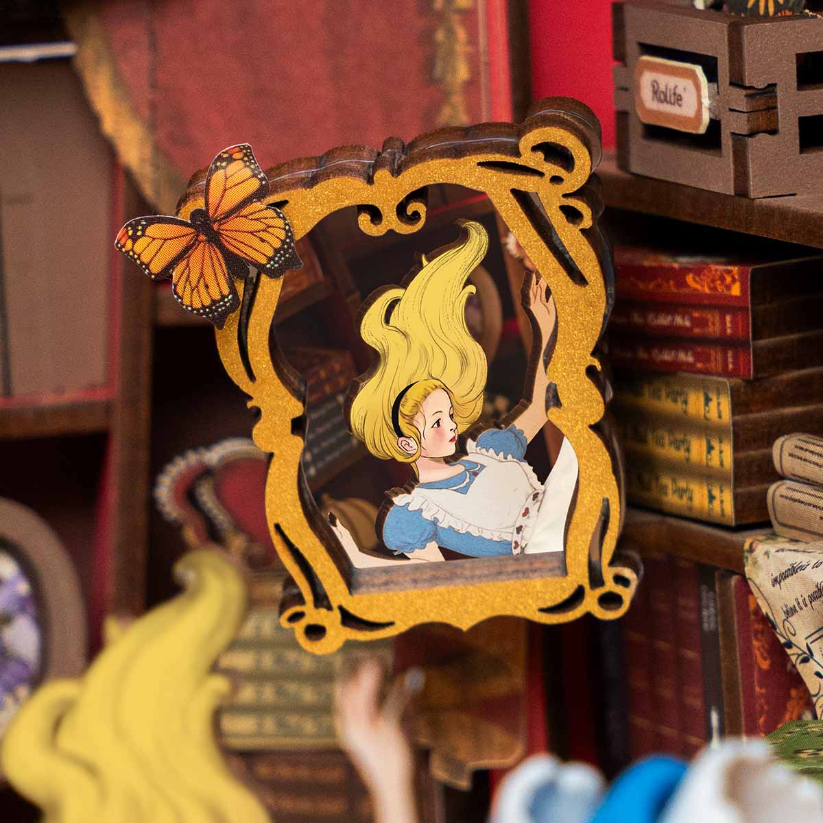Fall into Wonder Book Nook Kit official detail view 7